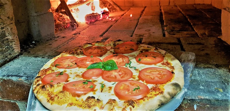 Pizza pe vatra Pizza Romana 